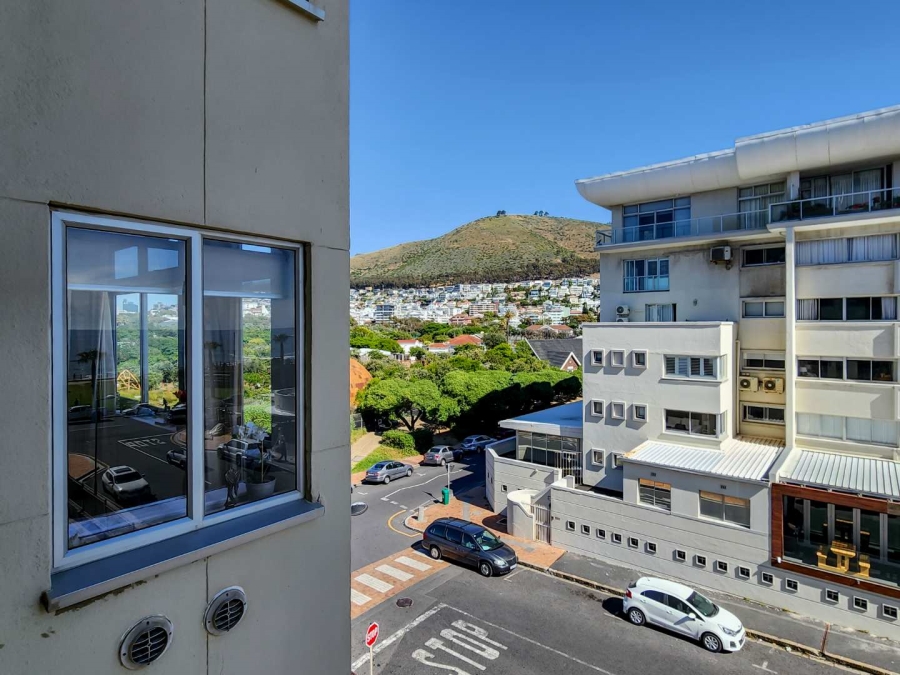 1 Bedroom Property for Sale in Mouille Point Western Cape